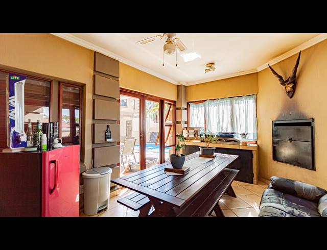 3 BEDROOM SECTIONAL TITLE FOR SALE IN MORELETA PARK